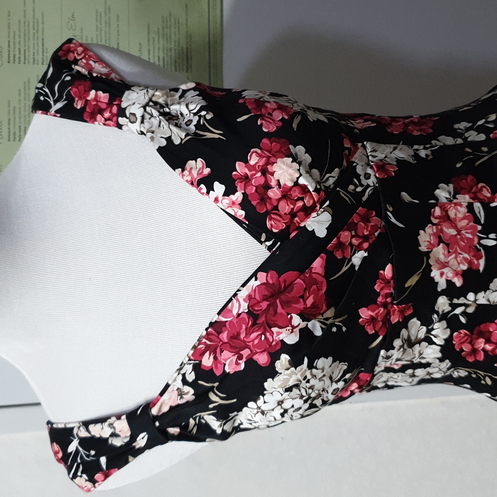 Stunning White House Black Market floral dress sz 0 - Picture 2 of 7